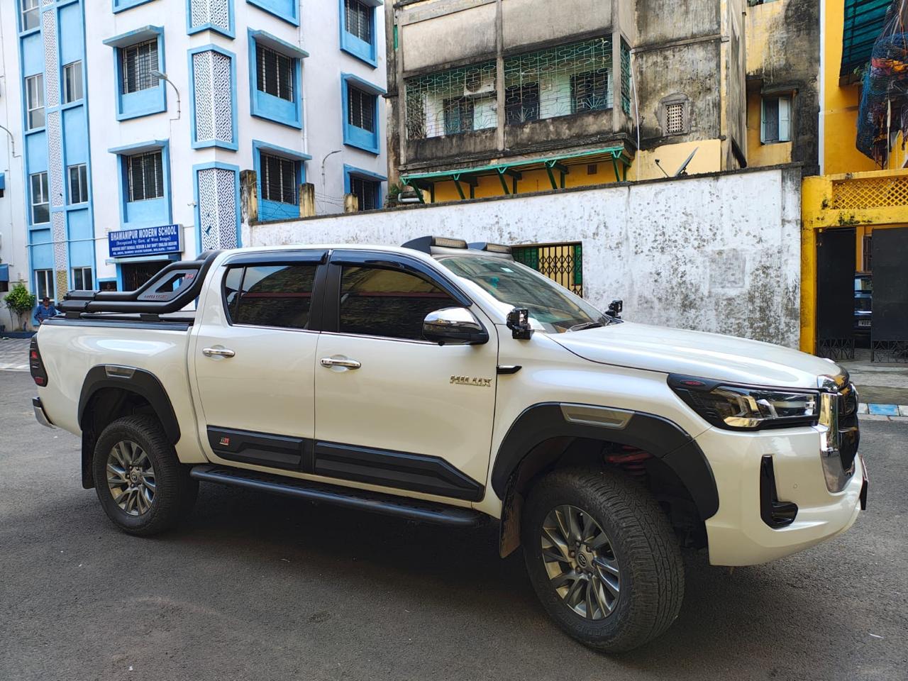 Toyota Hilux ( HIGH AT M1G)